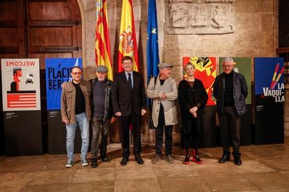 The designers Dani Nebot and Javier Abascal, the Valencian president Ximo Puig, and the designers Nacho Lavernia and Marisa Gallén and Pepe Gimeno, this Monday at the Palau de la Generalitat.