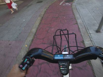 Un carril-bici en la Calle de O,Donell, en Madrid.
