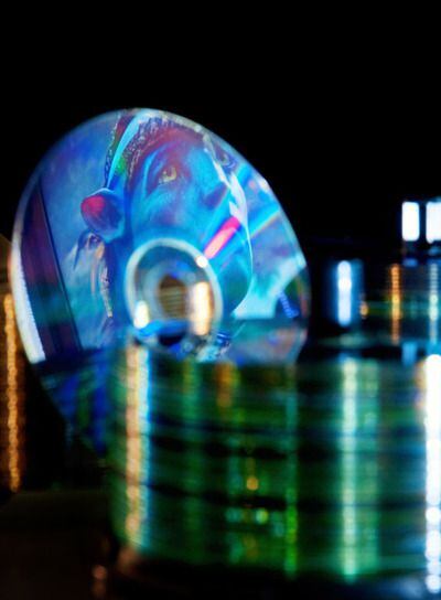 Una imagen de la películas 'Avatar', reflejada en un cd.