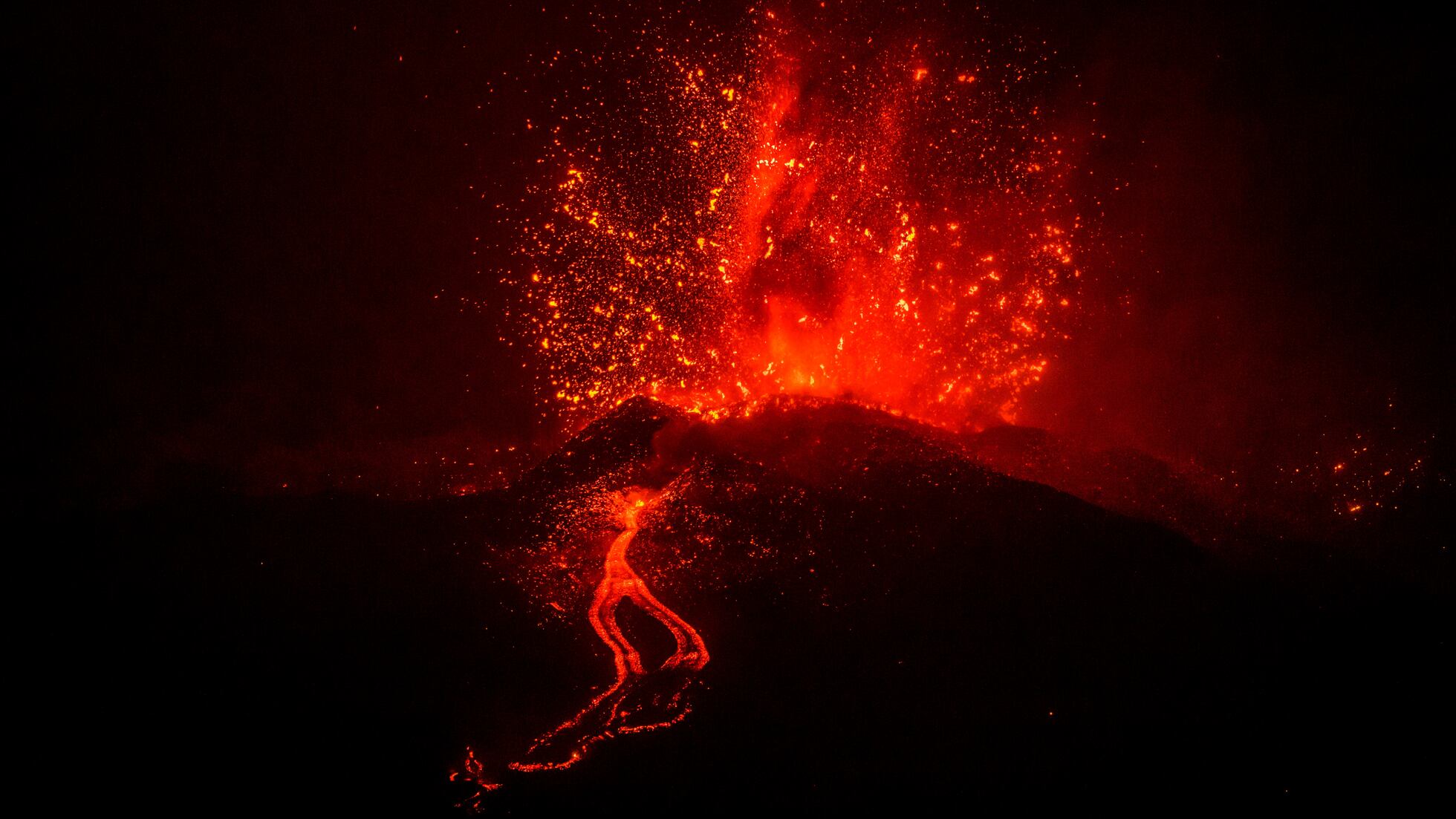 Cumbre Vieja La Opcion Mas Probable Para El Volcan De La Palma Es Que Mantenga Una Erupcion Continuada No Explosiva Ciencia El Pais
