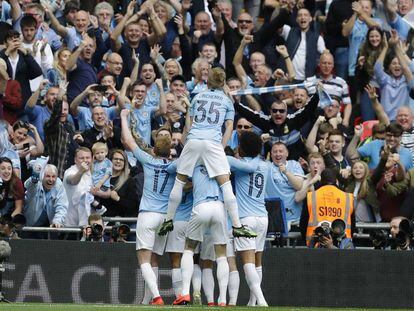 Los jugadores del City celebran uno de los goles ante el Watford.