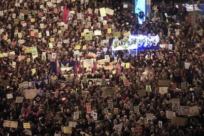 Manifestantes a favor del clima en las calles de Madrid, este viernes.