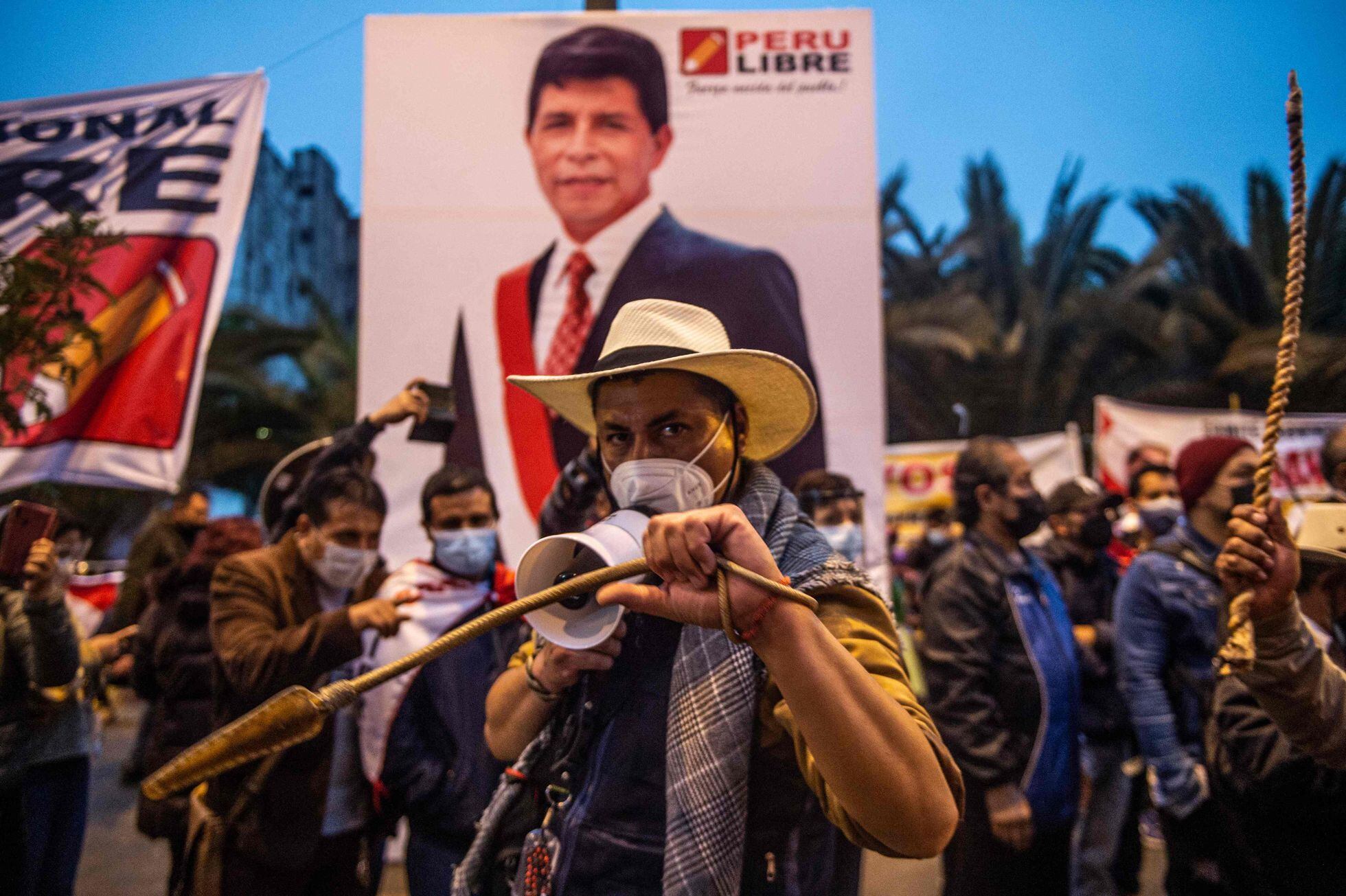 Simpatizantes del candidato presidencial Pedro Castillo, marchan en Lima en junio de 2021.