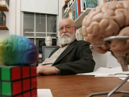 Daniel C. Dennett fotografiado en su oficina en la Universidad de Tufts.