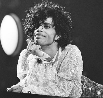 Prince, durante un concierto en Chicago en 1984 en la gira de ‘Purple Rain’.