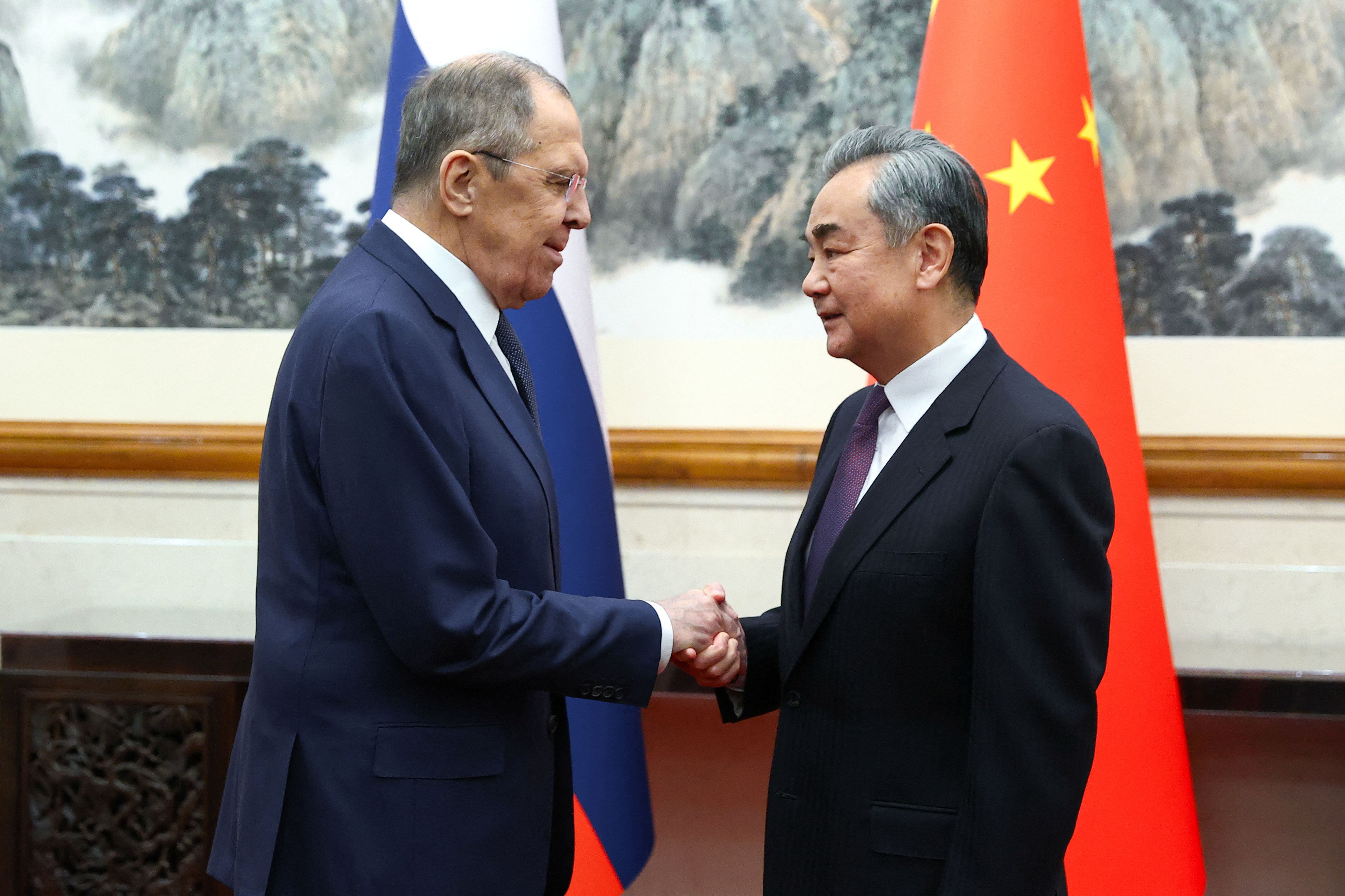China apoya celebrar una conferencia de paz que siente a Rusia y Ucrania en condiciones de igualdad
