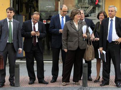 Representantes de las asociaciones de jueces y fiscales antes de la reuni&oacute;n con Gallard&oacute;n.