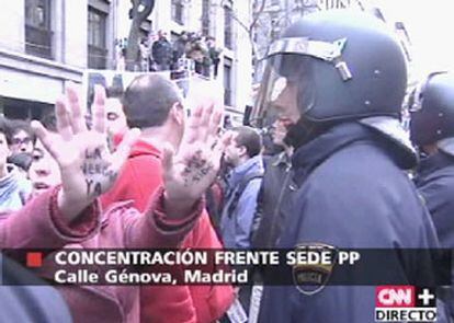 Los manifestantes gritan "necesitamos la verdad para poder votar".