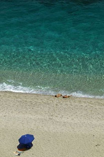 Playa nudista de Los Muertos en el parque natural Cabo de Gata-N&iacute;jar.