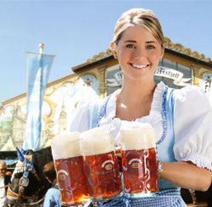 Las cervezas que se sirven en el Oktoberfest tienen que tener un mínimo del 6% de alcohol y ser elaboradas en Múnich.