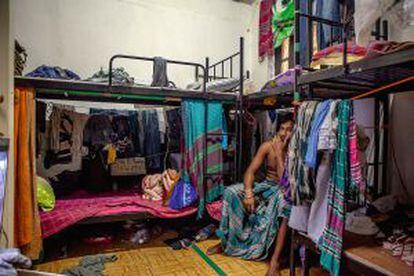 El crecimiento urbanístico de Singapur es posible gracias a miles de obreros que viven apiñados en dormitorios.