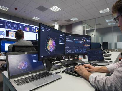 Centro de control de Ciberseguridad de Indra en San Fernando de Henares (Madrid). 