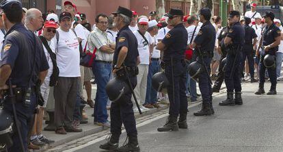 Protesta de los trabajadores de Santana ante el Palacio de San Telmo, Sevilla. 