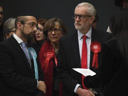 Jeremy Corbyn, el líder laborista, aguarda a conocer los resultados por su circunscripción, Islington.