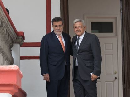 López Obrador y Julio Scherer, durante los primeros días de Gobierno.