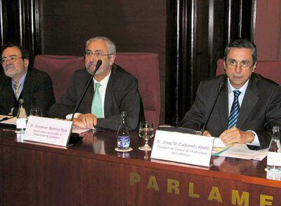 A la derecha, el presidente del CAC, Josep Maria Carbonell, ayer en su comparecencia parlamentaria.