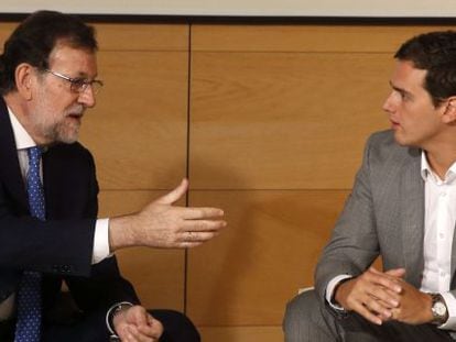 El presidente del Gobierno en funciones, Mariano Rajoy, y el l&iacute;der de Ciudadanos, Albert Rivera.