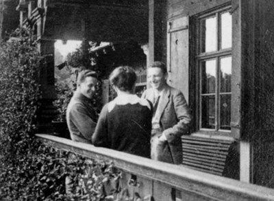 Ludwig, Helene y Paul, antes de la I Guerra Mundial, en una imagen del libro <i>La familia Wittgenstein</i> (Lumen).