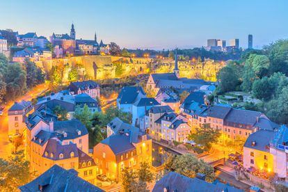 La mayor parte de los turistas que llegan a Luxemburgo lo hacen por casualidad, aunque, según Rumbo, suelen repeti, entre otras cosas, por la belleza de casco viejo, declarado Patrimonio de la Humanidad.