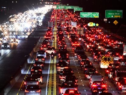 Atasco en la autopista 405 de Los Ángeles en hora punta.