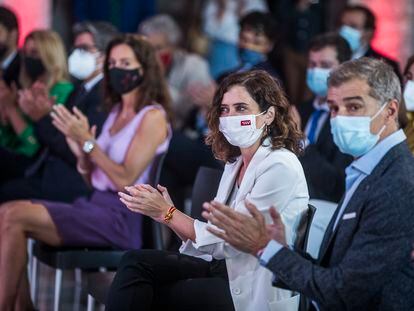 Isabel Ayuso, presidenta de la Comunidad de Madrid, y Toni Cantó, en la presentación de la Oficina del Español.