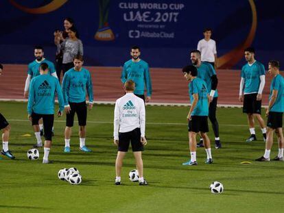 Los jugadores del Real Madrid, en el &uacute;ltimo entrenamiento previo a la final contra el Gremio. 