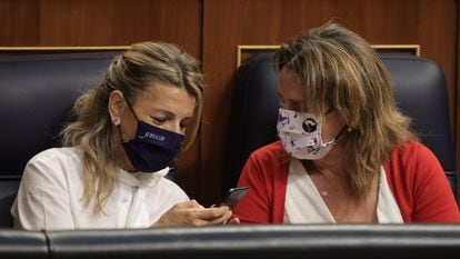 Las vicepresidentas Yolanda Díaz y Teresa Ribera, este jueves en el Congreso de los Diputados.