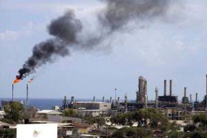 Imagen de la refinería de petróleo de Zawiya, a unos 40 km de Trípoli, Libia, la semana pasada.