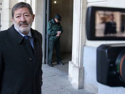 Francisco Javier Guerrero llega a la novena sesi&oacute;n del juicio del caso ERE, en Sevilla.