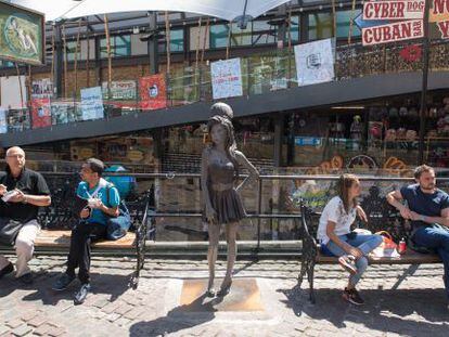 Estatua de Amy Winehouse en Camden Market, Londres.