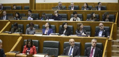 Imagen de archivo de un pleno ordinario en el Parlamento vasco.