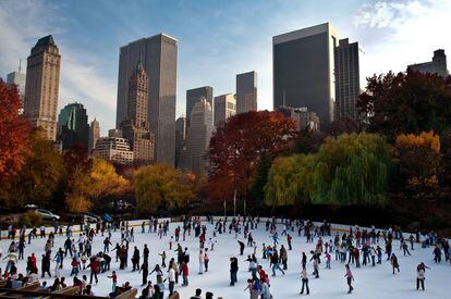 Patinaje sobre hielo en el Central Park de Nueva York.