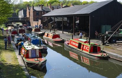 Barcazas en un canal del Black Country Living Museum, en Dudley. Se trata de una recreación de la vida portuaria de Birmingham que ha sido usado como escenario de muchos capítulos de 'Peaky Blinders'.