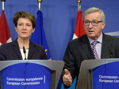 La presidenta de la confederación suiza, Simonetta Sommaruga, y el presidente de la Comisión, Jean-Claude Juncker.