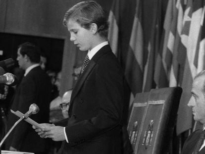 Felipe VI, en 1981, a los 13 años, pronuncia en Oviedo su primer discurso público con motivo de la entrega de la primera edición de los premios Príncipes de Asturias. 