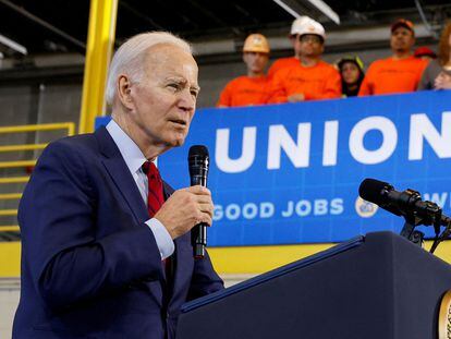 El presidente de EE UU, Joe Biden, en un discurso en un centro de formación de trabajadores en Wisconsin el pasado 8 de febrero.