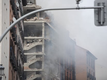 El edificio de la calle Toledo, en el centro de Madrid, tras la explosión.