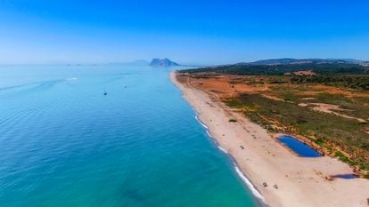 La playa del Guadalquitón en San Roque (Cádiz) tiene 2.200 metros de longitud.
