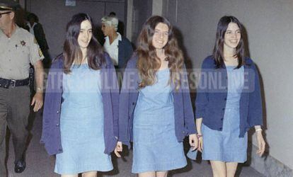 Susan Atkins, Patricia Krenwinkel y Leslie Van Houten, seguidoras de Charles Manson e involucradas en los asesinatos, en 1969.