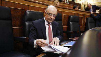 Cristóbal Montoro, ministro de Hacienda, en el Congreso-