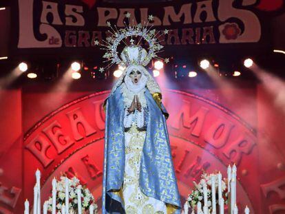 Espectáculo de la drag queen Sethlas en el Carnaval de Las Palmas de 2017.