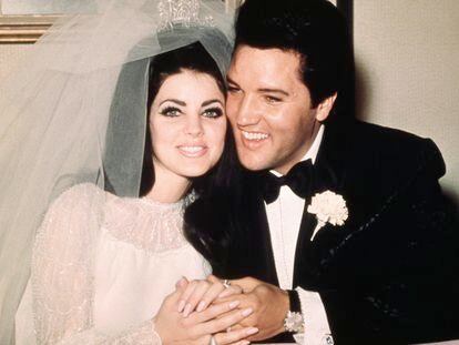 Elvis Presley junto a Priscilla Ann Beaulieu, el día de su boda celebrada el 1 de mayo de 1967.