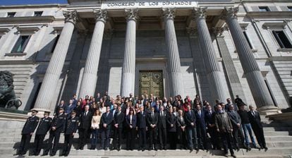 Minuto de silencio por las v&iacute;ctimas de los atentados de Bruselas.