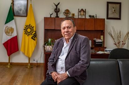 Jesús Zambrano Grijalva, en su oficina en la sede del Partido de la Revolución Democrática.