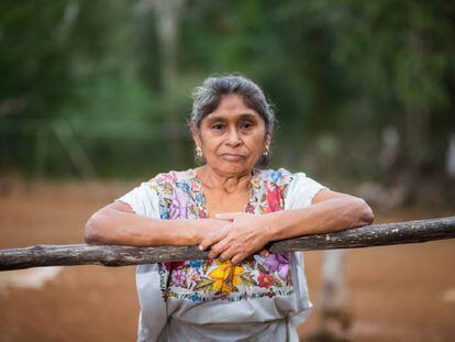 Claudia Catzín Ake, de oficio costurera, es la más pobre de Yucatán.