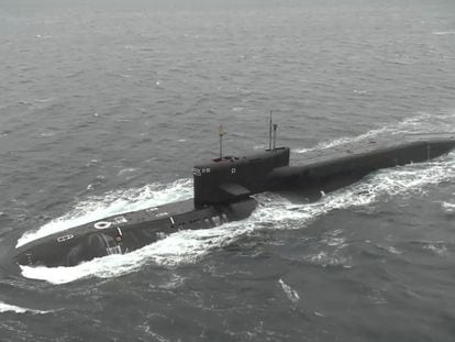 El submarino de misiles balísticos de propulsión nuclear de Rusia 'Tula', durante unos ejercicios militares el 26 de octubre.
