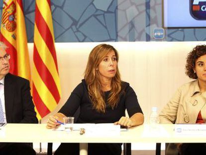 Cornet, Sánchez-Camacho y Montserrat durante la reunión de la ejecutiva tras el 9-N.