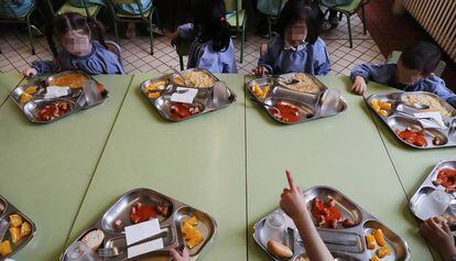 El comedor escolar de un colegio en El Raval.