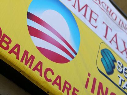 Anuncio de Obamacare en una tienda de seguros de San Ysidro (San Diego, California, EE UU).