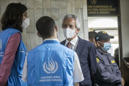 El periodista José Rubén Zamora acude a la audiencia por un caso en su contra, este martes en Ciudad de Guatemala.
